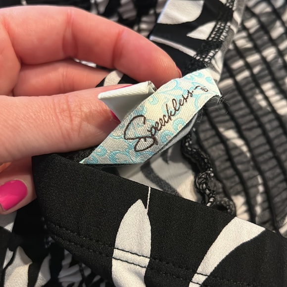 Stretchy halter dress great to wear to the beach - Picture 3 of 4